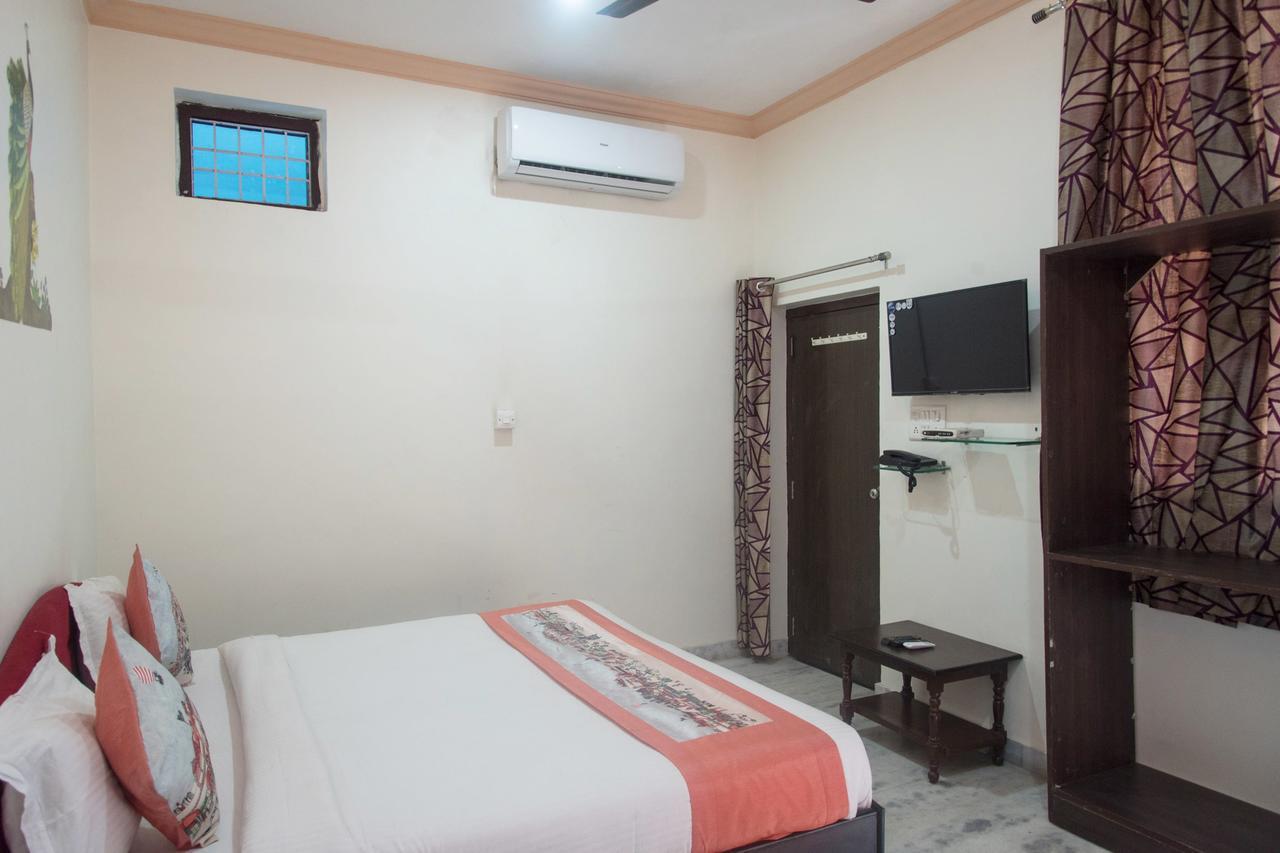Oyo 11743 Hotel Shree Krishna Udaipur Exterior foto